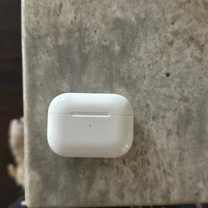 Airpod pro 1st generation barely uses work fine no damage just need to get rid.